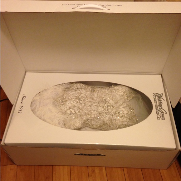 Wedding dress - Picture 2 of 2